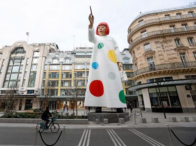 Lihat Lagi Penampakan Yayoi Kusama Raksasa di Paris
