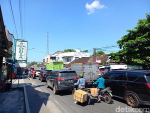 Dikejar Warga, Mercy Penabrak Kabur di Gilingan Solo Sempat Mau Dirusak