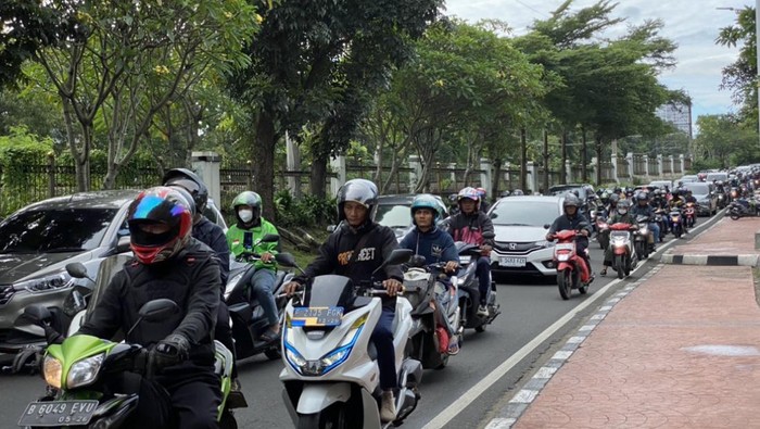 Macet di Lenteng Agung, Jaksel