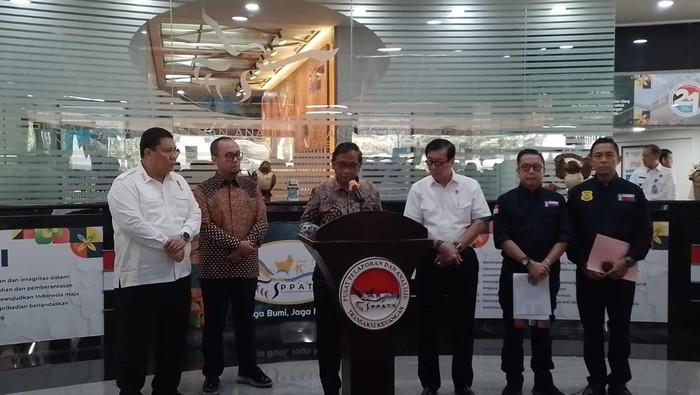 Mahfud Md menyampaikan pemerintah membentuk tim untuk mengusut kasus TPPU di bidang lingkungan hidup.