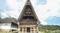 Jesral membeberkan, gorga punya filosofi penting buat orang Batak. Melalui gorga ini, cerita pemilik rumah diukir dan diabadikan. Maka dari itu, bentuk gorga bisa berbeda-beda karena setiap pemilik Rumah Batak punya kisahnya sendiri.  