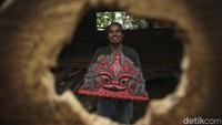 Dalam artian umum gorga itu dekorasi, hiasan, ornamen. Tapi gorga ini menggambarkan cerita dari pemiliknya.  