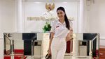 Intip 7 Gaya Mikha Tambayong saat Kerja Jadi Tenaga Ahli Kemenpora