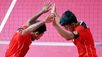 Regu ganda putra Indonesia diwakili oleh Muhammad Hardiansyah, Saiful Rijal, dan Rusdi. Mereka secara bergantian bertarung dalam tiga set melawan regu ganda putra Malaysia yang diwakili oleh Aidil Aiman, Muhammad Noraizat, dan Muhammad Hafizul.