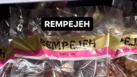 Rempeyek atau keripik yang menggunakan kacang khas Indonesia ternyata juga ada di Belanda. Bedanya hanya pada penulisan nama rempeyek menjadi rempejeh. Foto: Instagram/biasalahanakmuda