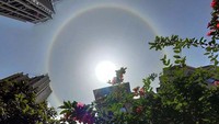 Matahari cincin atau halo matahari merupakan salah satu dari fenomena optik atmosfer. Han Yuhong/VCG via Getty Images.