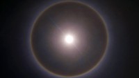 Fenomena halo matahari terlihat di langit Hubei, China, Senin (15/5/2023). Liu Shanghua/VCG via Getty Images.