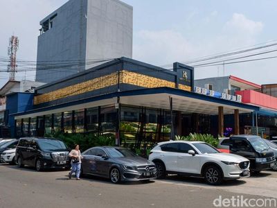 Penampakan Ruko Makan Jalan di Pluit yang Langgar Aturan, Segera Dibongkar?