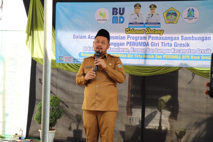 Peresmian program pemasangan sambungan baru pelanggan Perumda Giri Tirta, disambut bahagia warga di Kecamatan Gresik.