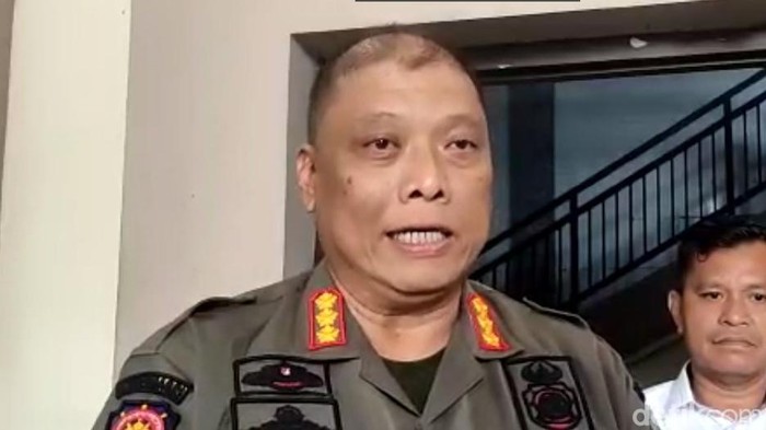 Polisi-satpol PP bertemu untuk menentukan jerat pidana pada Masriah, penyiram air kencing ke rumah tetangga