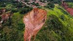 Potret Ngerinya Tanah Terbelah di Brasil