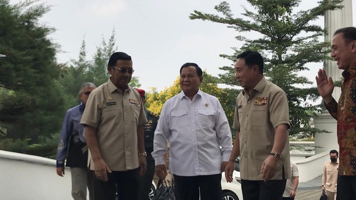 Menteri Pertahanan (Menhan) sekaligus Ketum Partai Gerindra Prabowo Subianto bertemu dengan Persatuan Purnawirawan (PP) Polri di The Tribrata. Prabowo mengatakan pertemuannya untuk bersilaturahmi.
