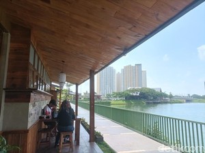 Bekasi Nih! Menyantap Ramen Sembari Nongkrong di Tepi Danau