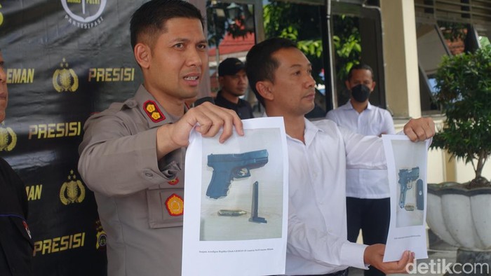 Rilis kasus penembakan Puskesmas Depok I di Mapolresta Sleman, Senin (15/5/2023).