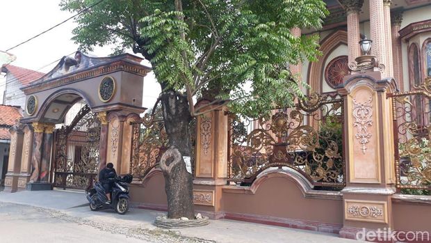 Rumah Sultan Bojong Koneng