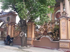 Umrahkan Warga 2 RT, Sultan Bojong Koneng Pernah Jadi Tukang Ojek