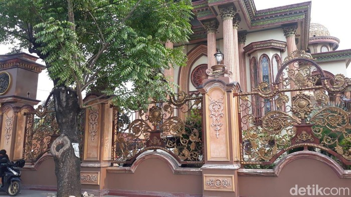 Rumah Sultan Bojong Koneng