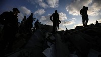 Israel kembali menembakan serangan udara kembali ke Gaza pada sabtu (13/5).