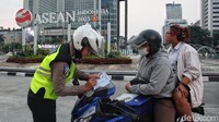 Kasubdit Gakkum Ditlantas Polda Metro Jaya AKBP Jhonny Eka mengatakan polisi tetap memaksimalkan penilangan melalui E-TLE. Akan tetapi, di beberapa tempat yang tidak didukung oleh E-TLE akan diberlakukan tilang manual. 