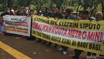 Tolak Pengurangan Jumlah Armada, Pemilik Kopaja Demo Balai Kota