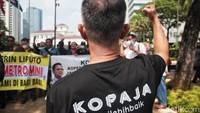 Akibat pengurangan tersebut, pendapatan pemilik Kopaja terancam berkurang dan kehilangan aset unit Kopaja.   
