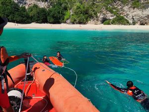 Dihantam Ombak Ganas Pantai Kelingking, Bahu Turis Mesir Lepas
