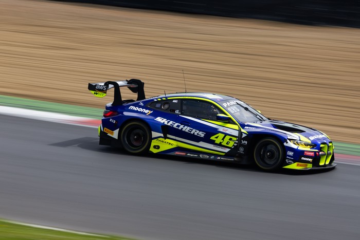 Valentino Rossi naik podium di GT World Challenge Europe