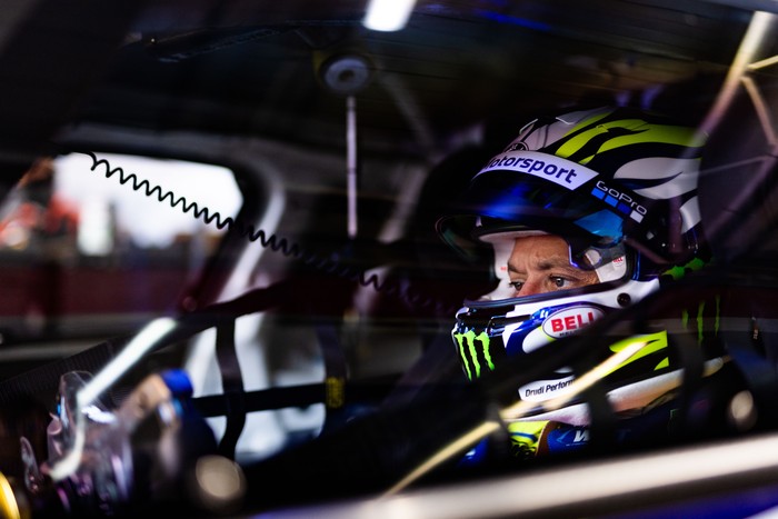 Valentino Rossi naik podium di GT World Challenge Europe Valentino Rossi naik podium di GT World Challenge Europe