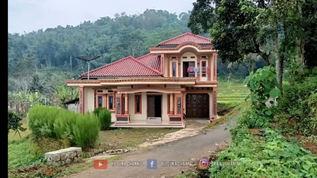 Viral! Rumah Mewah di Pinggir Sawah ini Ternyata Milik Penjual Batagor