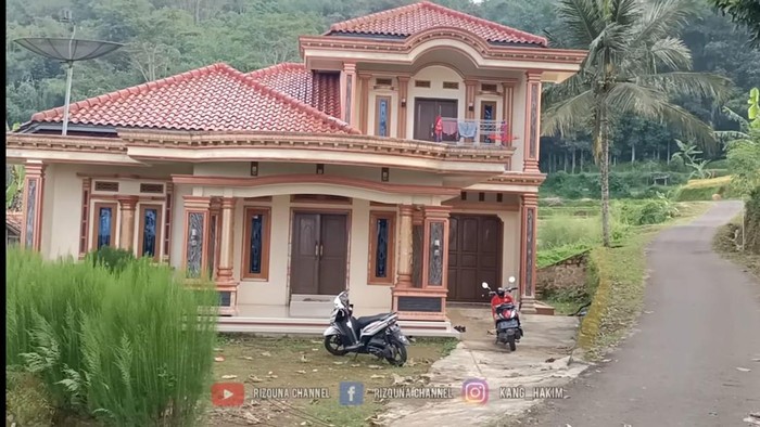 Viral! Rumah Mewah di Pinggir Sawah ini Ternyata Milik Penjual Batagor