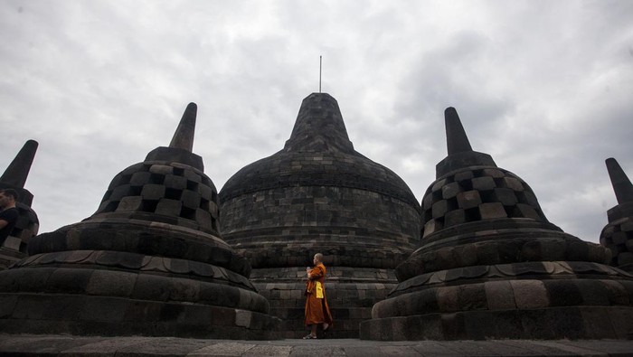 Waisak adalah hari besar keagamaan Buddha yang diperingati setiap tahun. Lalu, Waisak 2023 tanggal berapa? Kapan cuti bersama Waisak 2023? Cek penjelasannya!