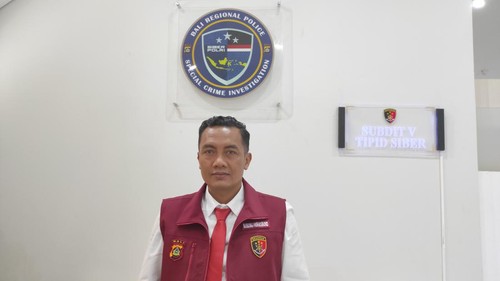 Kasubdit Siber Ditreskrimsus Polda Bali AKBP Nanang Prihasmoko memberikan keterangan mengenai kasus aborsi saat ditemui wartawan di kantornya, Selasa (16/5/2023). (I Wayan Sui Suadnyana/detikBali)