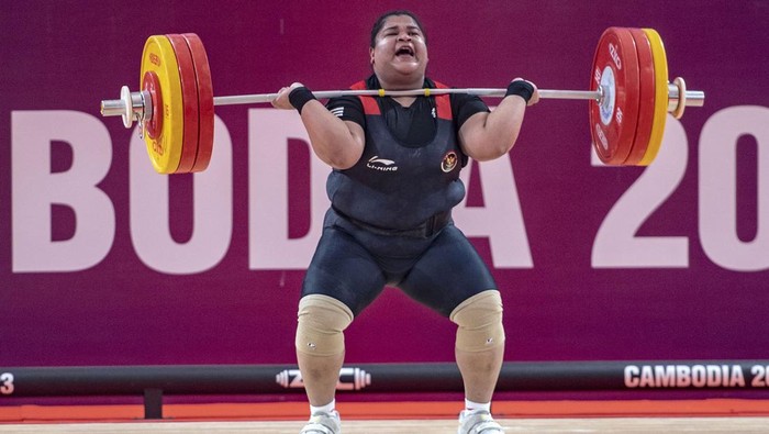 Lifter putra Muhammad Zul Ilmi dan lifter putri Nurul Akmal berhasil menambah medali SEA Games 2023 untuk Indonesia. Mereka meraih medali perak.