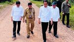 Ambil Alih Perbaikan, Ini Momen Jokowi Cek Jalan Rusak di Jambi