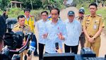 Ambil Alih Perbaikan, Ini Momen Jokowi Cek Jalan Rusak di Jambi
