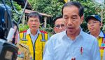 Ambil Alih Perbaikan, Ini Momen Jokowi Cek Jalan Rusak di Jambi
