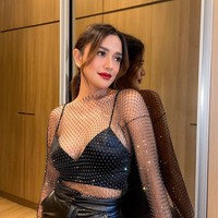 Seolah menyindir, Dahlia Poland juga menyebut jika percakapan mesra sang suami dengan wanita yang diduga merupakan lawan mainnya dalam sebuah sinetron, Andi Annisa, ialah salah satu bagian dari terlalu mandalami peran. Foto: Instagram/@andiannsyah