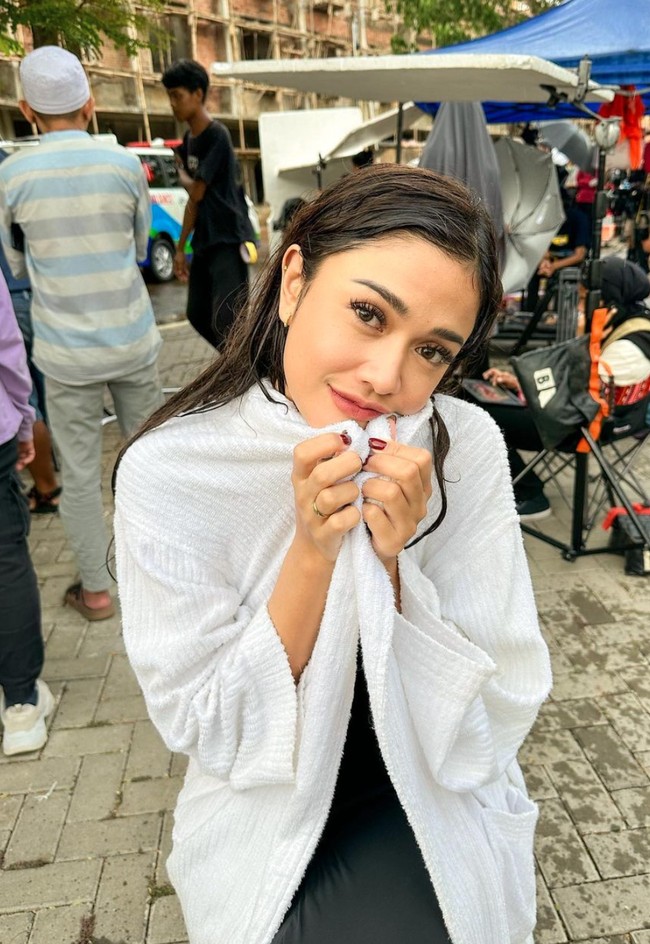 Sebelum terjun ke dunia akting Andi Annisa mengawali kariernya sebagai model. Ia pernah menjadi finalis Gadis Sampul pada tahun 2011 silam. Di tahun 2013 Andi Annisa juga pernah ikut serta dalam ajang Abang None Jakarta 2013. Kala itu ia keluar sebagai juara Harapan 2. Foto: Instagram/@andiannsyah