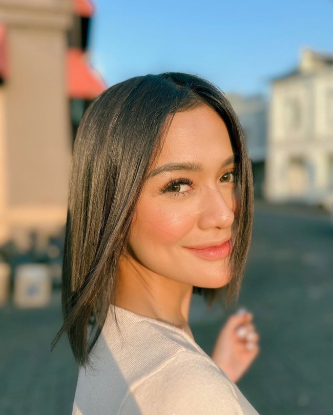 Hingga saat ini sudah banyak film dan sinetron yang pernah dibintangi oleh Andi Annisa. Namanya juga kini sedang kembali disorot karena diduga jadi selingkuhan Fandy Christian. Foto: Instagram/@andiannsyah