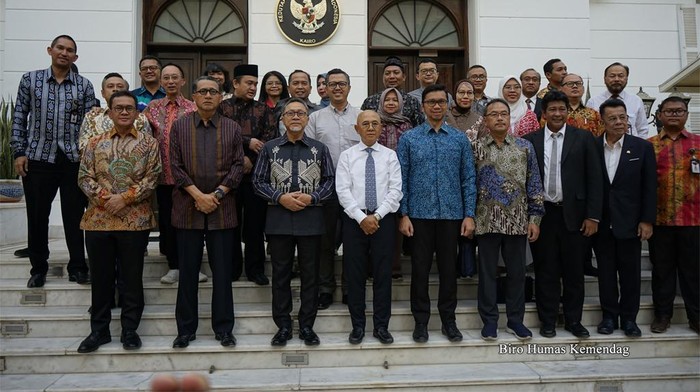 Mendag Zulhas mengapresiasi para Diaspora Indonesia di Mesir yang turut berperan dalam menggerakkan roda perdagangan Indonesia di pasar global.