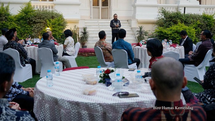 Apresiasi Kemendag untuk Para Diaspora Indonesia di Mesir Mendag Zulhas mengapresiasi para Diaspora Indonesia di Mesir yang turut berperan dalam menggerakkan roda perdagangan Indonesia di pasar global.