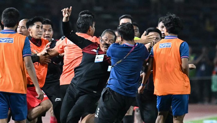 A fight breaks out on the sidelines of the mens football final match between Thailand and Indonesia during the 32nd Southeast Asian Games (SEA Games) in Phnom Penh on May 16, 2023. (Photo by MOHD RASFAN / AFP) (Photo by MOHD RASFAN/AFP via Getty Images)