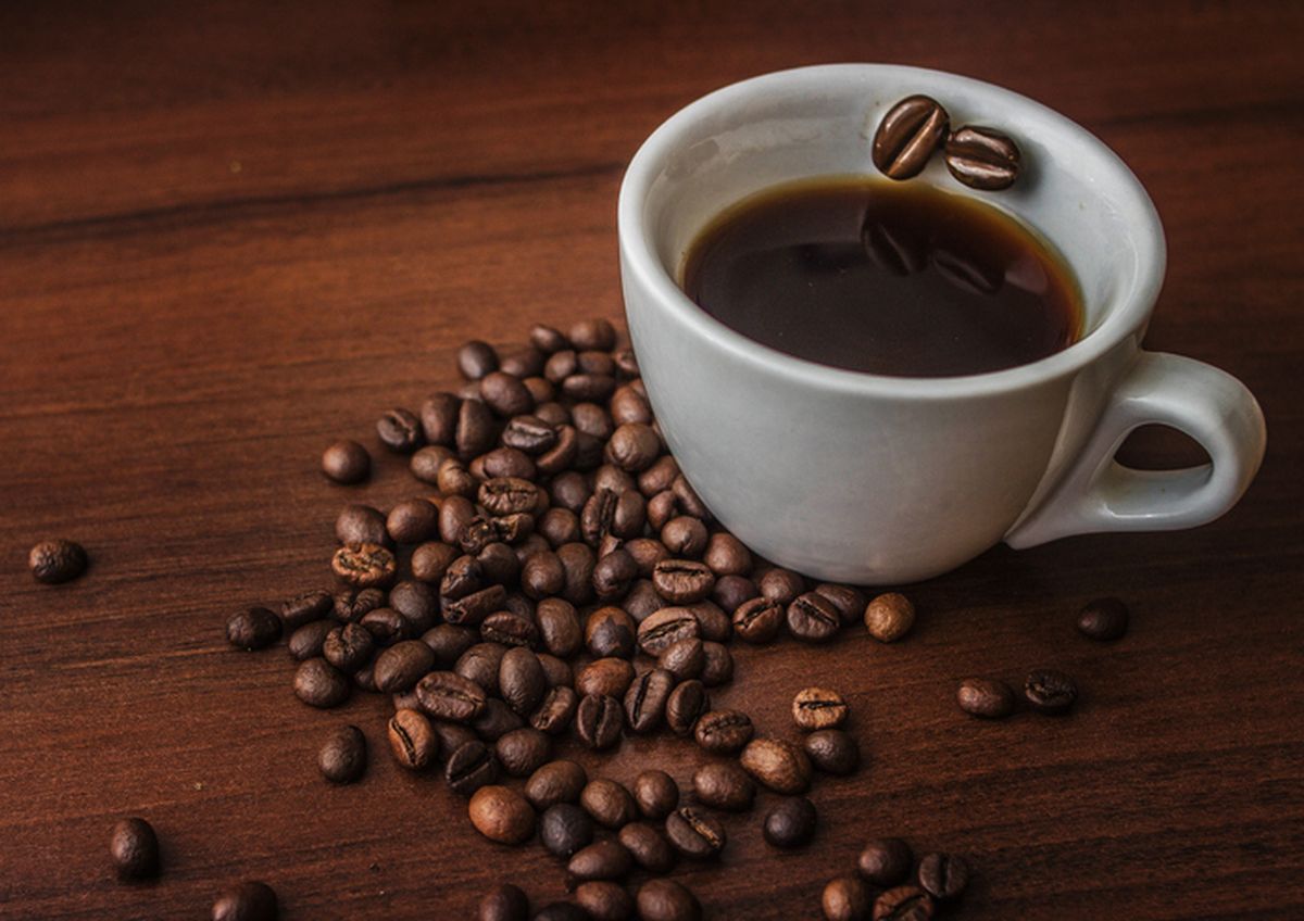 Benarkah Kebiasaan Ngopi Bisa Bikin Rambut Rontok? Ini Penjelasannya