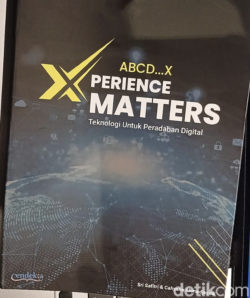 Buku 'ABCD...X Xperience Matters: Teknologi untuk Peradaban Digital' ditulis Sri Safitri-Cahyana Ahmadjayadi