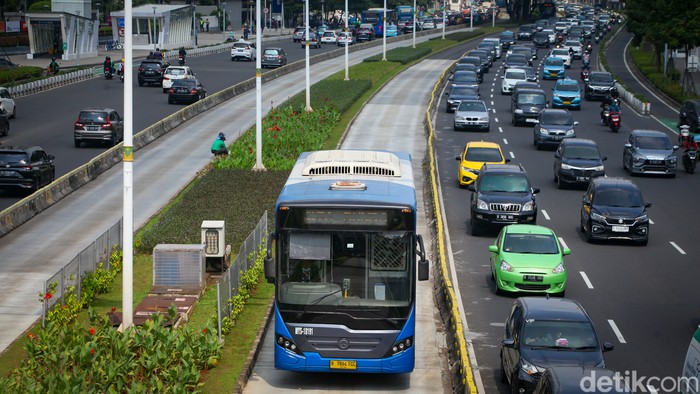 Perubahan Jalur Bus TransJakarta Akibat Aksi Demonstrasi di Monas