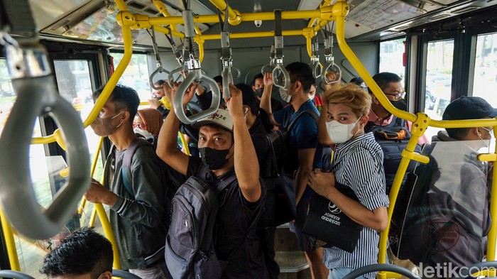 PT TransJakarta menargetkan waktu tempuh sejumlah rute paling lama 35 menit. TransJ mengatakan salah satu caranya adalah menjamin jalur khusus yang benar-benar steril.