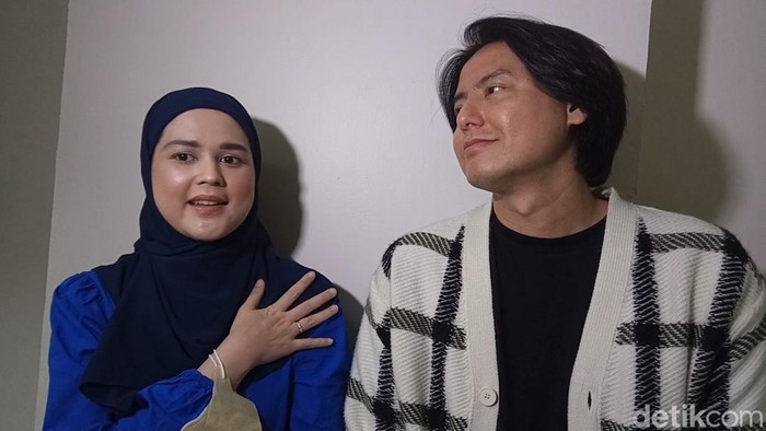 Cut Meyriska & Roger Danuarta ditemui di kawasan TransMedia saat bercerita tentang penyakit misterius yang diidapnya.