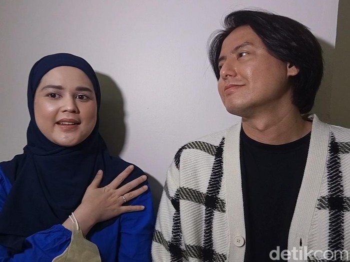 Cut Meyriska & Roger Danuarta ditemui di kawasan TransMedia saat bercerita tentang penyakit misterius yang diidapnya.