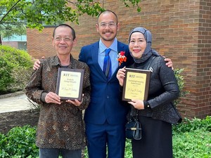 Anak Dewi Yull Wisuda S2 di Amerika dan Sabet 3 Penghargaan