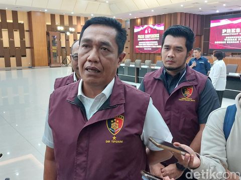 Dittipidum Bareskrim Polri mengungkapkan dua tersangka kasus perdagangan orang telah merekrut 16 WNI ke Myanmar. (Rumondang N/detikcom)